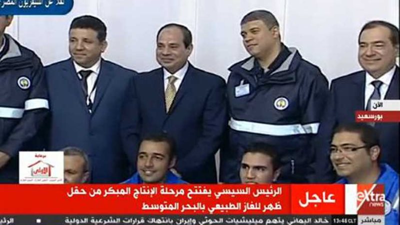 ​​السيسي مع عمال