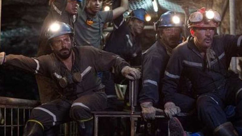 إنقاذ 300 عامل كانوا