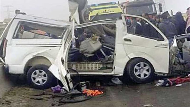 إصابة 11 شخصًا في