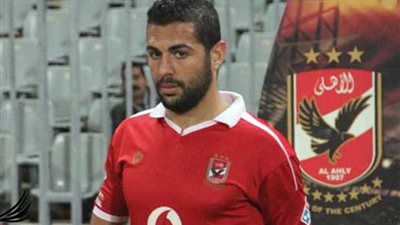 صبري رحيل يتعرض لكدمة في مران الأهلي بعد اصطدامه بالجزار