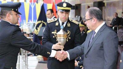 وزير الداخلية يشهد تخرج دفعة 