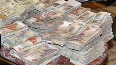 أفكار شيطانية.. سائق تاكسى سرق 3 ملايين جنيه من راكب بالجيزة