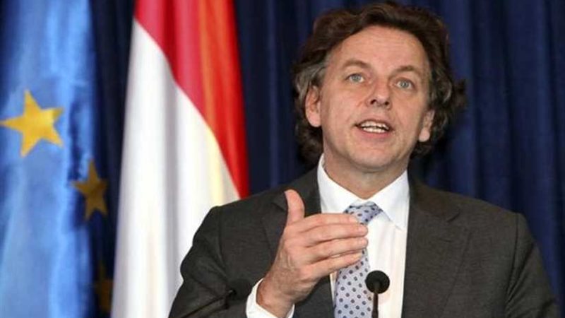 هولندا تسحب سفيرها