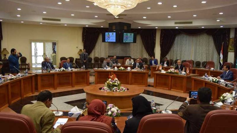 بالفيديو والصور..