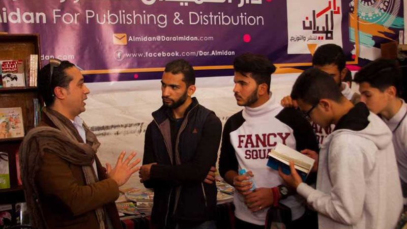 أحمد حسن يوقع رواية