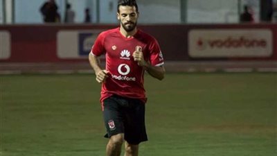 إسلام محارب يحجز مركزًا في تشكيل الأهلي لمواجهة المقاولون