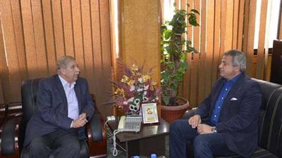 عبدالعزيز وطاهر يتفقدان مشروع 