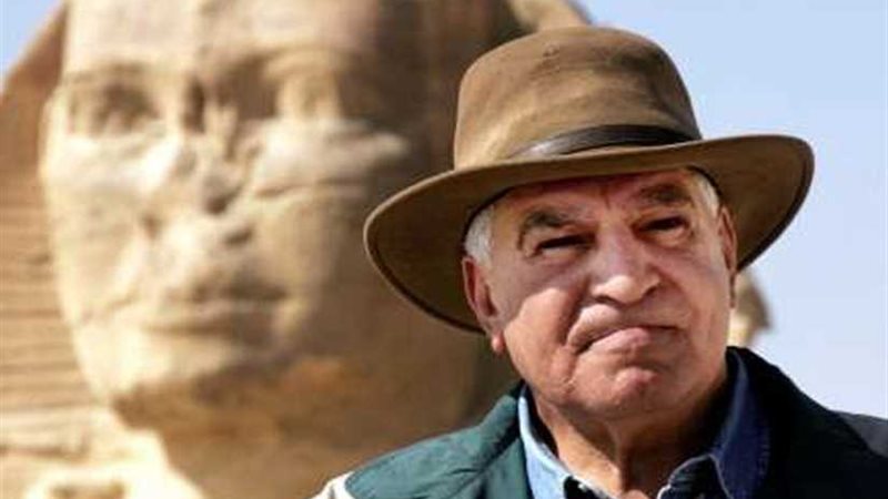 زاهي حواس يتبرع بعائدات