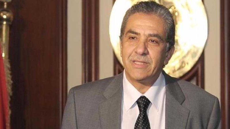 فهمي يتفقد معرض للمنتجات