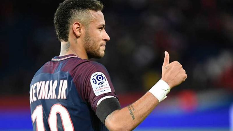 نيمار يقود باريس