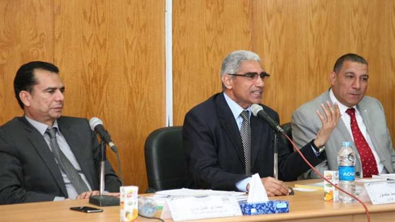 عباس يناقش مشاكل