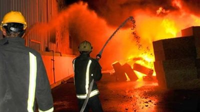 عاملان يشعلان النيران بمصنع ملابس واحراق محتوياته