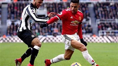 هزيمة مانشستر أمام نيوكاسل تتصدر عناوين الصحف الإنجليزية