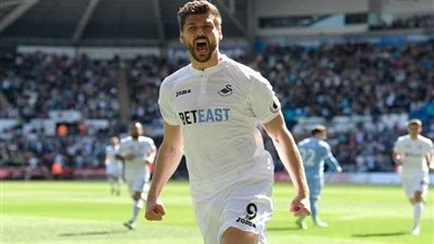 يوريني مهاجم توتنهام: من الصعب أن أشارك أساسيا في وجود هاري كين