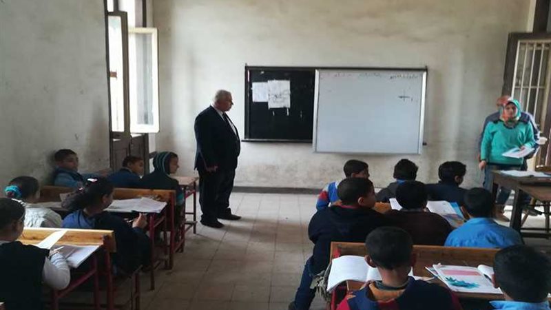 إحالة مدير مدرسة