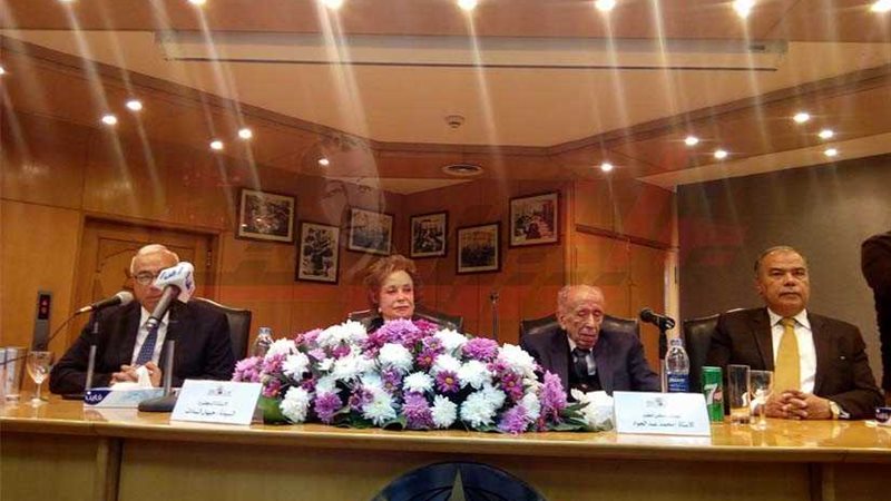 جيهان السادات: الجيش