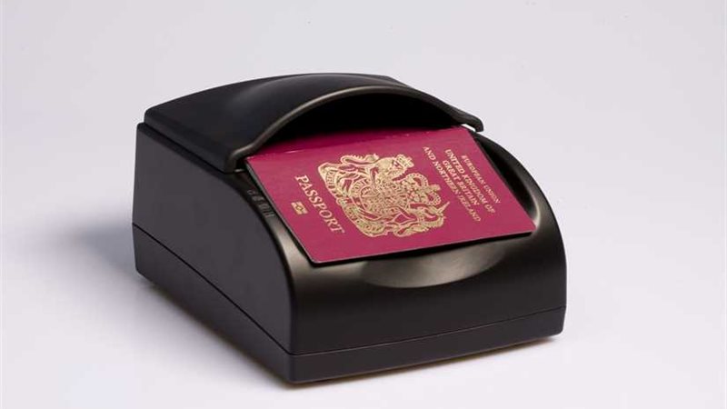 مطار القاهرة يستعين