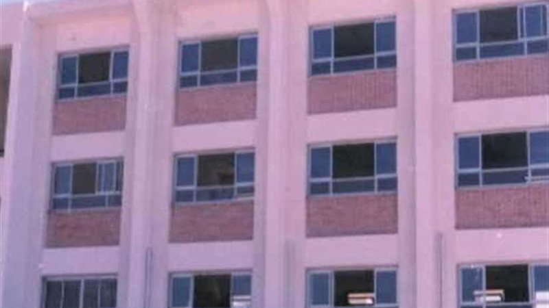 فصل 142 طالبا بمدرسة