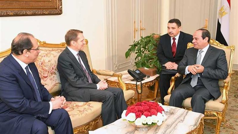 الرئيس السيسي يناقش