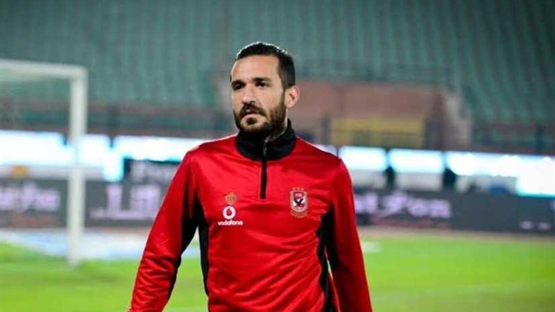 ثلاثي الأهلي يخضع