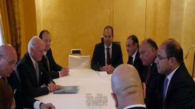 شكري يبحث مع دي ميستورا سبل الدفع بالحل السياسي في سوريا