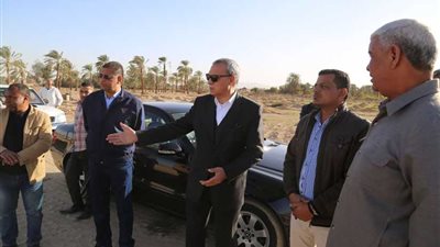 محافظ قنا يتفقد توسعة ازدواج مدخل قنا الشرقي وتجديد حمام السباحة الأوليمبي