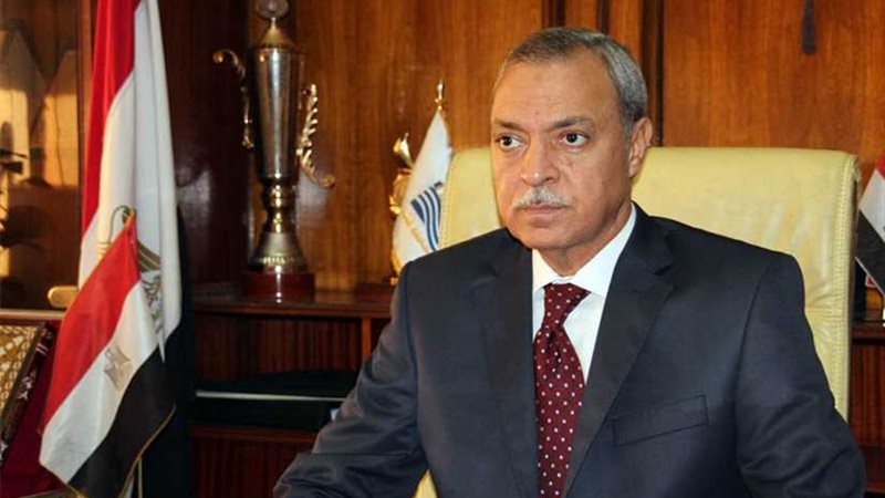 محافظ قنا يتفقد مستشفي