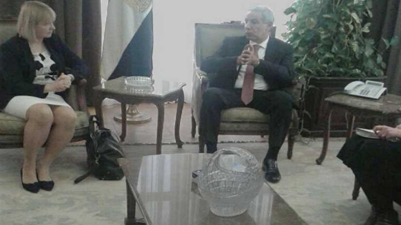وزير التجارة يبحث