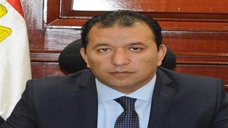 إحالة 68 موظفا بالأقصر