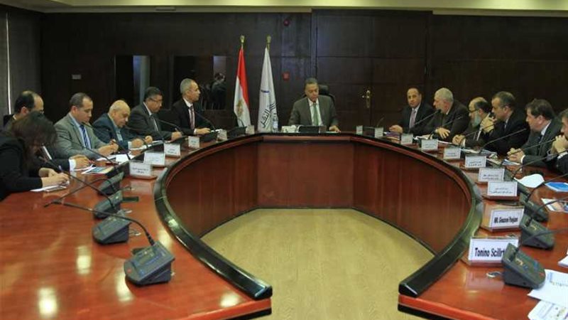 وزير النقل يتابع