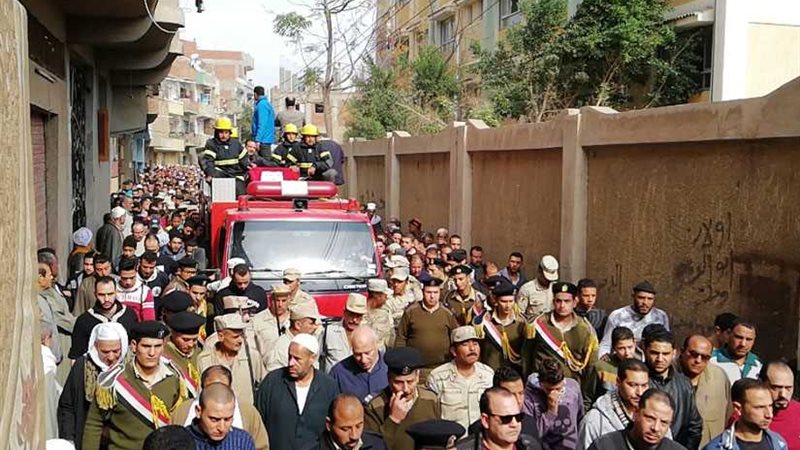 أهالي الغربية يشيعون