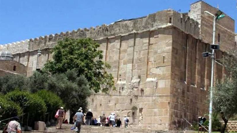 أوقاف فلسطين تدين