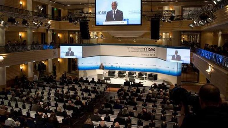 تظاهرات تصاحب مؤتمر