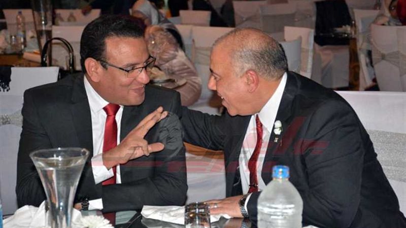 رئيس المترو يحتفل