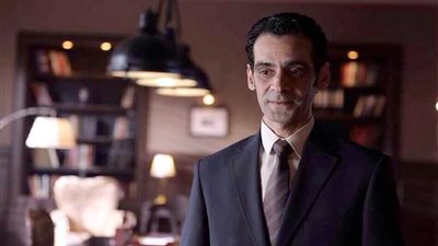 محمود فارس ينهي 