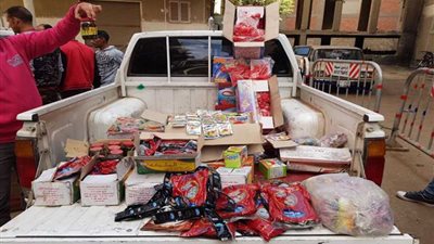 ضبط 9898 عبوة شامبو وسلع غذائية منتهية الصلاحية بأسيوط