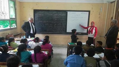 إحالة مدرس للتحقيق لمعاقبة تلميذ بالضرب (صور)