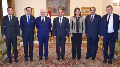 السيسى: مصر تتطلع للاستفادة من المدرسة الوطنية الفرنسية لإعداد الكوادر