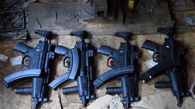 القبض على نجار حول منزله إلى ورشة لتصنيع السلاح