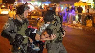 الاحتلال الإسرائيلي يحتجز طفلا وشابا فلسطينيين قرب الحرم الإبراهيمي بالخليل