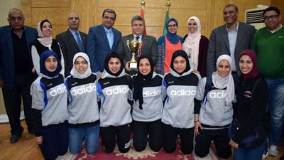 تكريم فريقي كرة السلة والقدم الخماسية بجامعة بنها