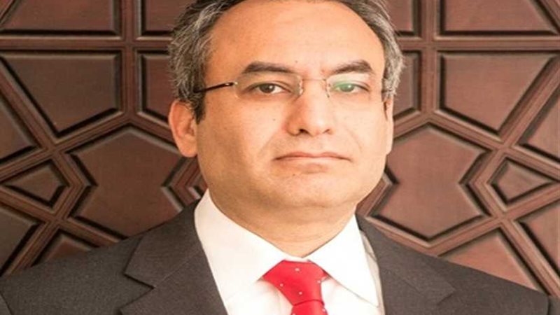 فاروس مستشاراً مالياً