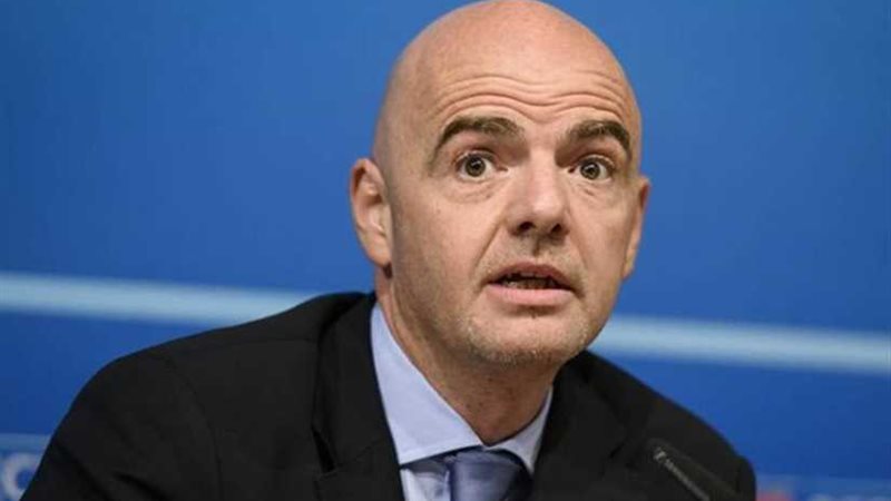 رئيس فيفا يعد بالشفافية