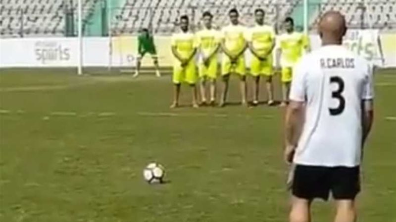 روبرتو كارلوس ينشر