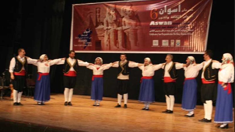 أبناء زوربا يفتتحون