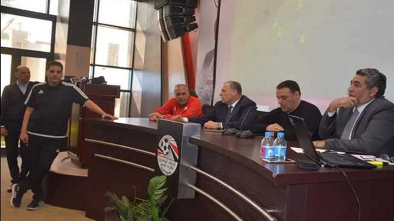 جلسة اسرية للحكام