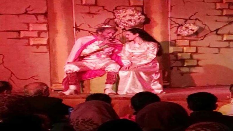 عرض حول قبر الملك