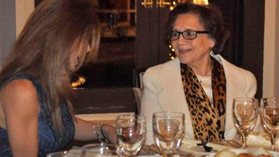 عشاء رسمي لـ