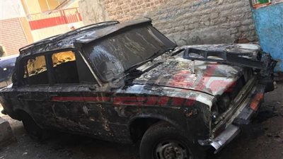 السيطرة على حريق اندلع بسيارة 