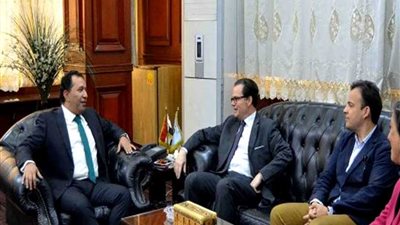 محافظ الأقصر يبحث مع السفير الفرنسي دعم حركة السياحة